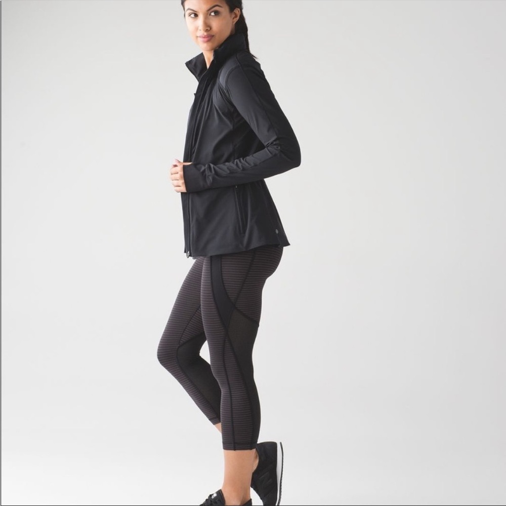 Lululemon Crop Leggings with mesh size 4